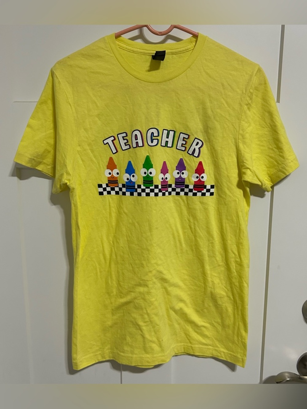 Cute Teacher Appreciation T-Shirt Yellow Size Small Colorful Crayons Schoo